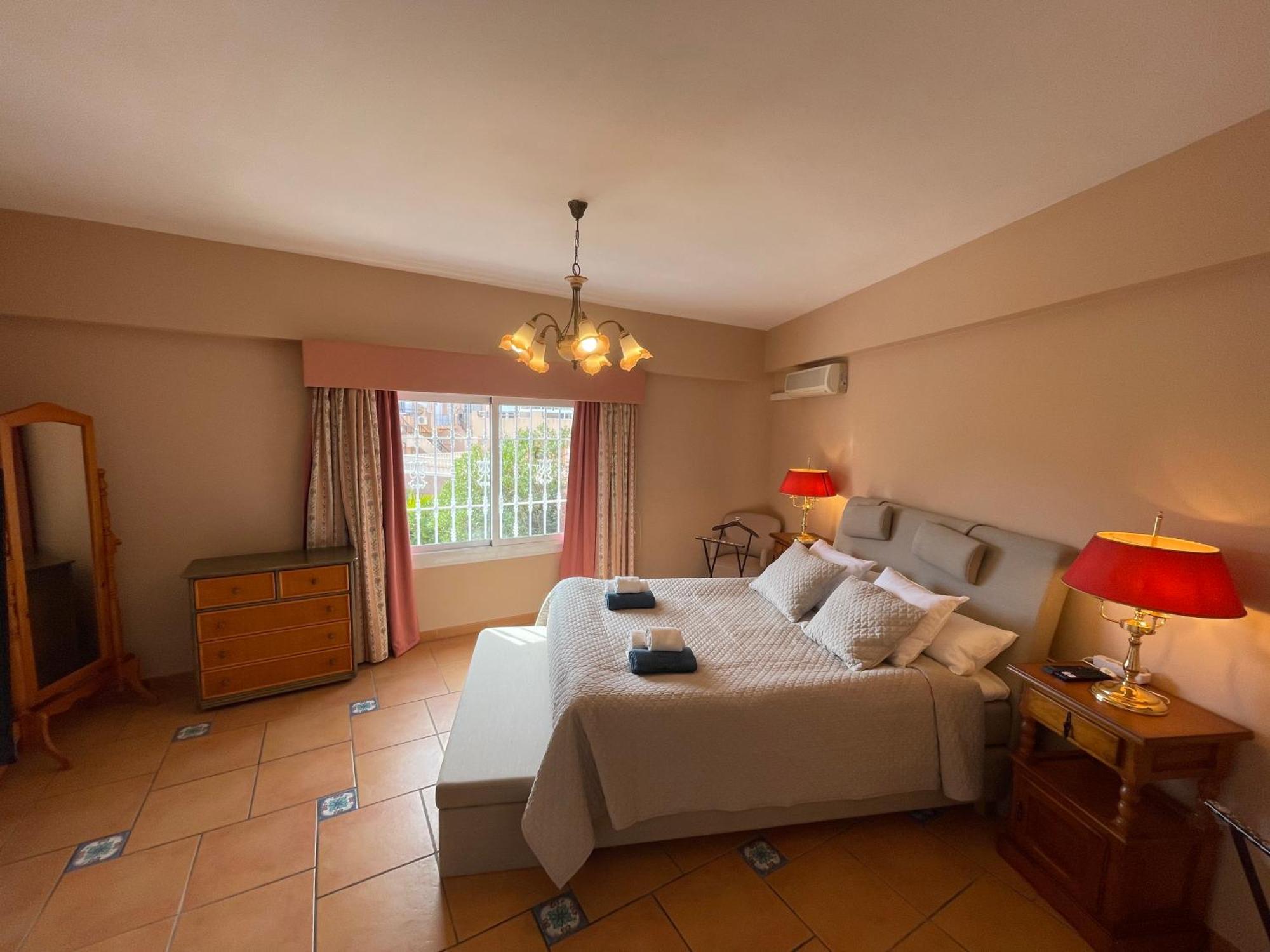 Anna'S Garden Bed and Breakfast Torrevieja Rum bild