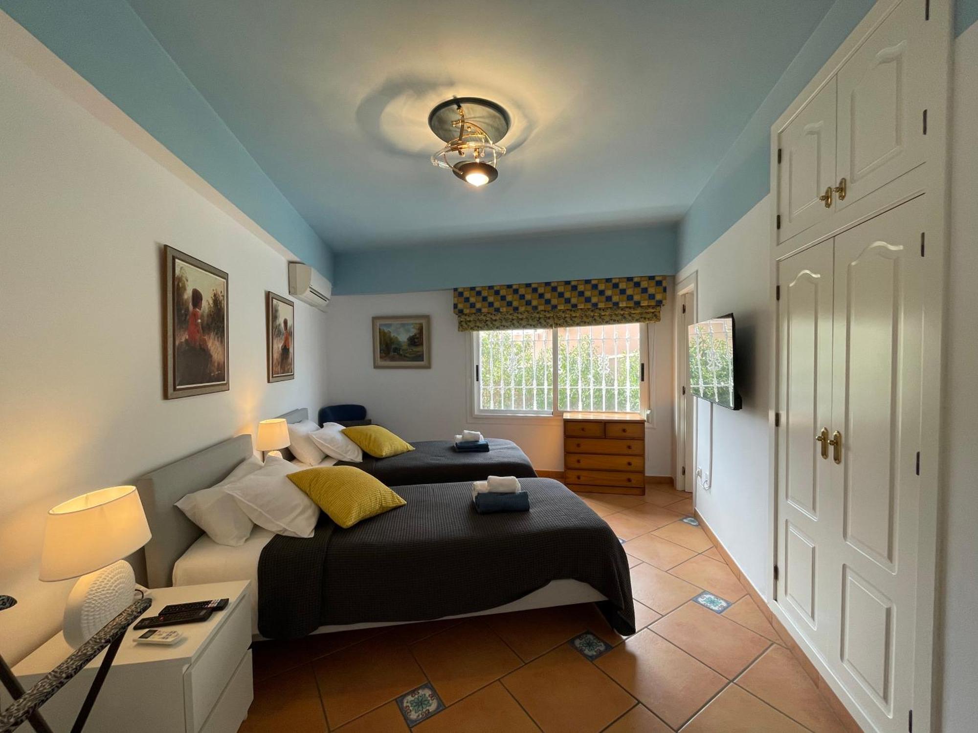 Anna'S Garden Bed and Breakfast Torrevieja Rum bild
